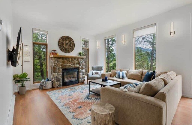 Chardonnay Chalet | No Service Fees | Fireplace