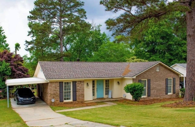 Charlie Mae's Cottage on Cleo
