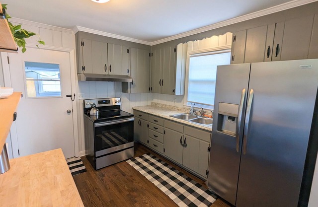 Charlotte Park Cottage close to downtown