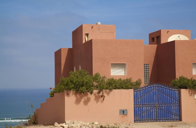 Charming villa facing the sea.
