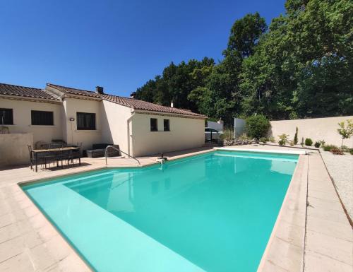 Charmante villa avec piscine à 8 minutes d'Uzès
