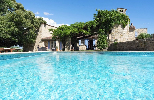 Charmant Domaine Provençal Près de Cannes et Grasse! Magnifique Piscine & Jardin