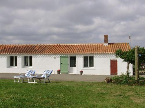 Charmant Gîte Rénové avec Jardin Privé, Cheminée et WiFi à Vairé, Vendée - FR-1-426-411
