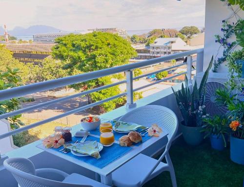 Charmant studio avec parking et terrasse à Papeete