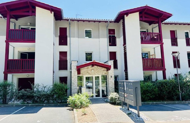 Charmant T2 à Hasparren, 4 pers, centre-ville, terrasse, parking privatif - FR-1-495-84