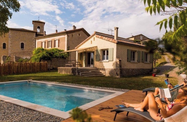 Charmante Maison Avec Piscine au Calme Ardèche Sud