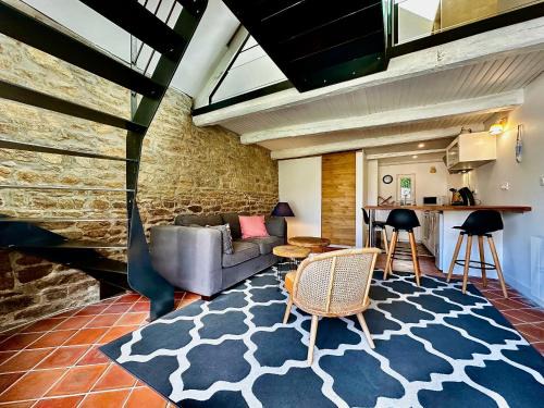Charmante Maison Bretonne à Guidel, Proche Plages et Commerces, Jardin et Terrasse - FR-1-714-13