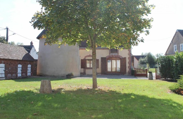 Charmante maison de ferme avec pigeonnier, jardin, cheminée et salle de jeux à Aufferville - FR-1-581-38