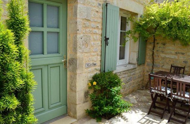 Charmante maison en pierre avec cour privée, équipements bébé, vélos, proche de la Charente - FR-1-653-91