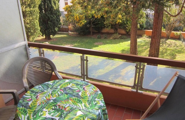 Charming F2 Apartment with Terrace & Parking in Amélie-les-Bains, Pet-Friendly