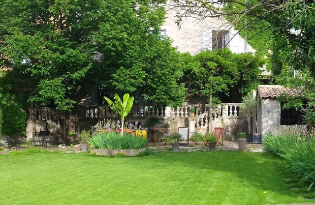 Charming house with garden and private access to the Hérault river