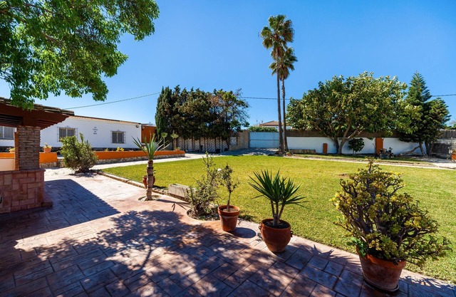 Charming Home with Spacious Garden, Pool, Terrace and Wi-Fi; Pet-Friendly