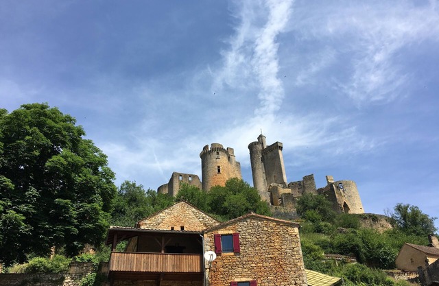 CHARMING STONE HOUSE SPA AND SWIMMING POOL AT LOT AND DORDOGNE DOORS