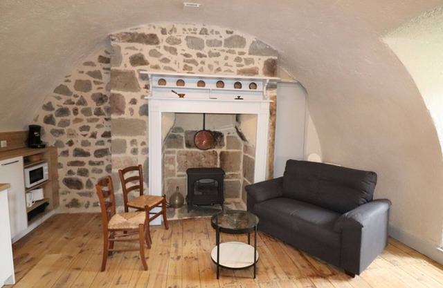 Charming 1840 Cottage at Puy Griou's Foot, Near Ski & Medieval Towns, Fully Renovated
