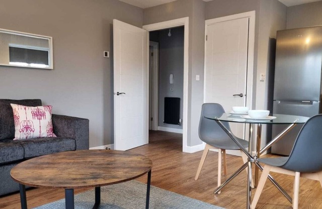 Charming 1-bed Apartment Near Redditch Town Centre