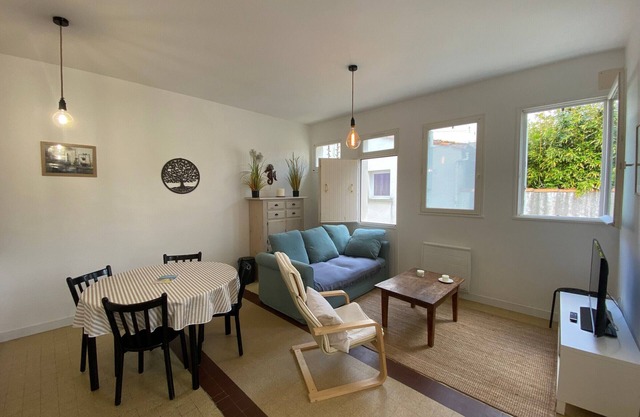 Charming 1-Bed Home in Fouras, Steps from Beach & Town Center