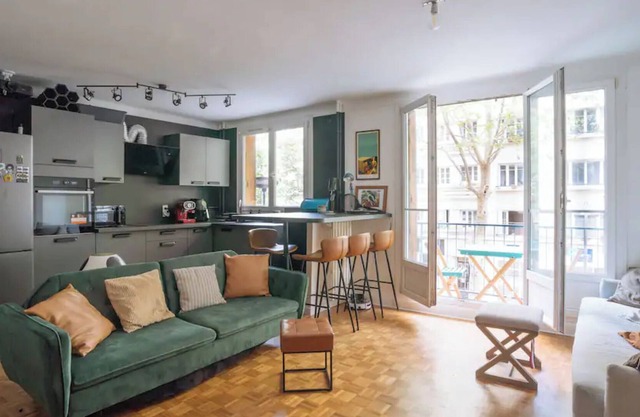 Charming 1 bedroom apart with balcony!