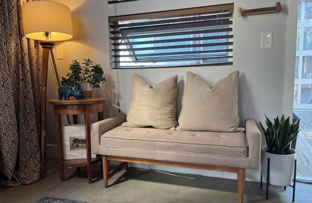 Charming 1-bedroom apartment with WiFi, AC in wonderful Denver