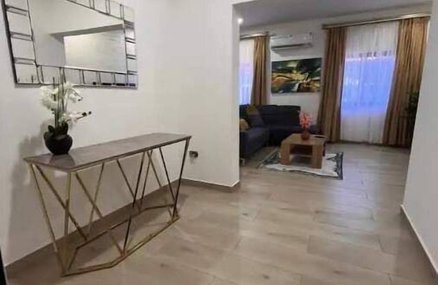 Charming 1-bedroom apartment in beautiful Accra with AC