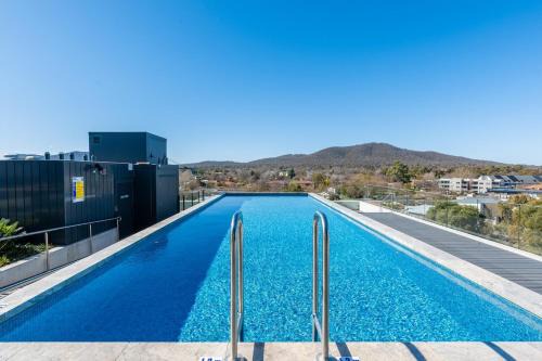 Charming 1 Bedroom Apartment in Dickson with Parking