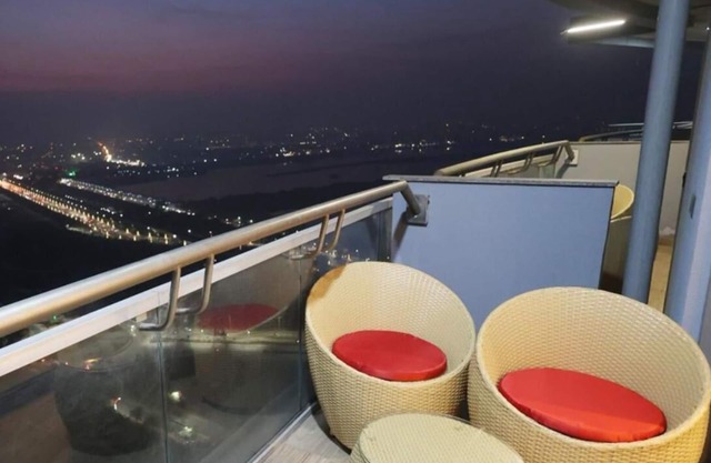 Charming 1-bedroom city and river view apartment in pleasant Noida with WiFi, AC