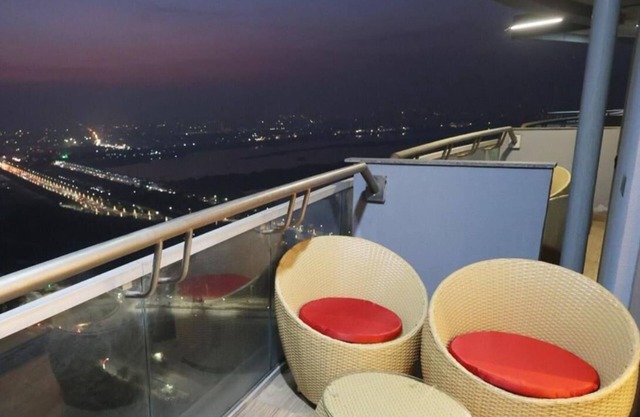 Charming 1-bedroom city and river view apartment in pleasant Noida with WiFi, AC