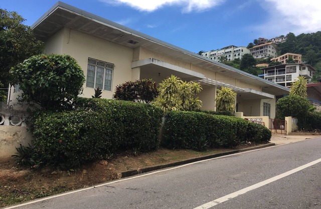 Charming 1-bedroom house in brilliant Point Cumana, Carenage with AC, Wi-Fi