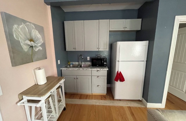Charming 1-bedroom house with WiFi - Unit #2