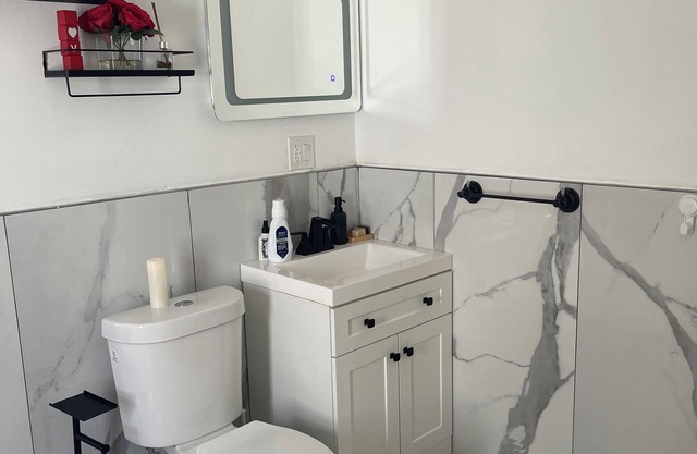 Charming 1-bedroom house in nice Queens with AC