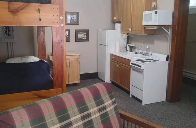 Charming 1-bedroom Hunter's Retreat - sleeps 4