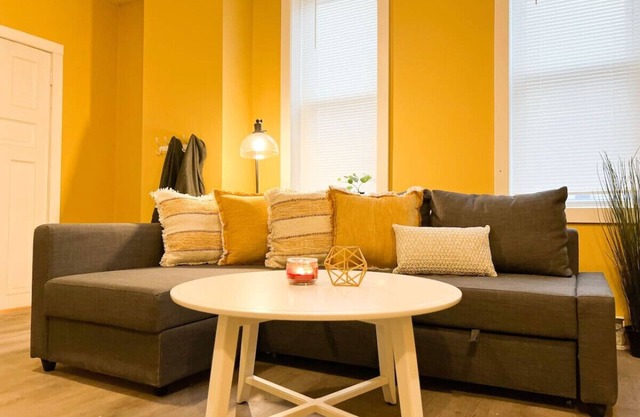 Charming 1 Bedroom w/Queen bed + Sofa bed