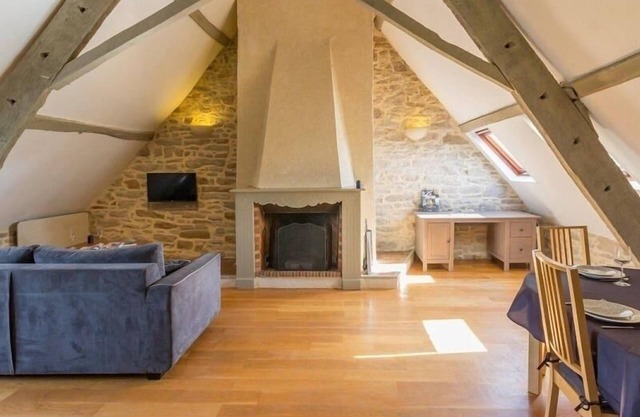 Charming 17th c. apt in Guérande, 2 BR, sea view, wifi
