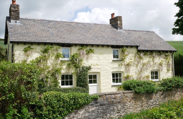 Charming 18th Century Cottage in the beautiful Welsh Countryside