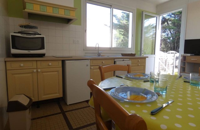 Charming 1BR Holiday Home Near Beach, Forest, and Shops - Sleeps 4
