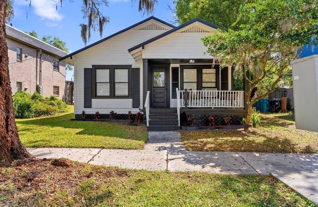 Charming 1BR Near Downtown Pets + Convenience