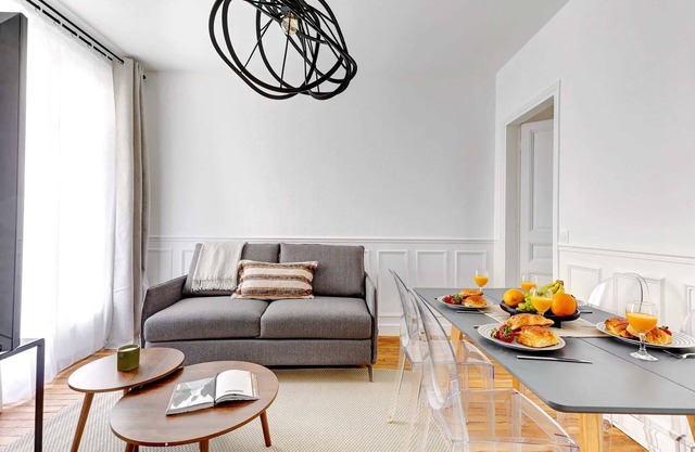 Charming 1BR - Steps from Eiffel Tower & Seine