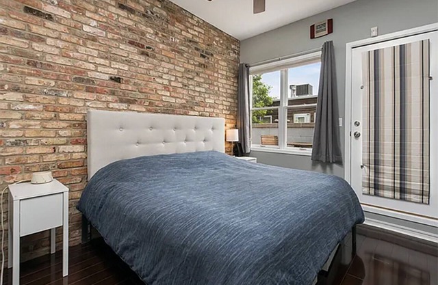 Charming 1BR townhome in fantastic Wicker Park, Attached Garage and EV Charger