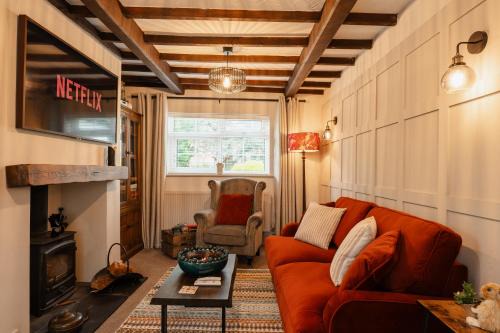 Charming 2-Bed Cottage in Mickle Trafford- Sleeps 6 - Pet Friendly - Near Chester