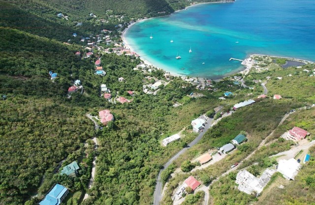 Charming 2-bedroom house with WiFi, AC in amazing Cane Garden Bay