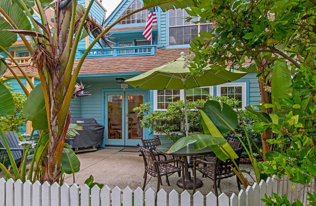 Charming 2 Bedroom/2 Bath with Fireplace, Beach is 2 min Walk