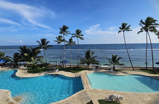 Charming 2-bedroom apartment on the Beach!