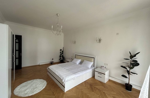 Charming 2-bedroom apartment with WiFi and AC in lovely T'bilisi