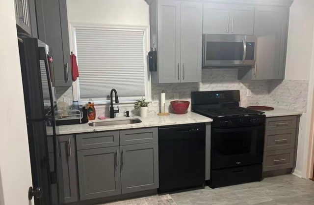 Charming 2-bedroom apartment with AC, WiFi in lovely Tarrytown