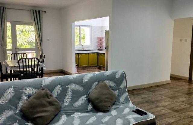 Charming 2-Bedroom Apartment 3 mins from the quiet beach
