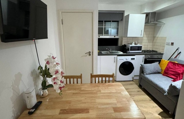 Charming 2-bedroom apartment in enchanting London with AC HW5