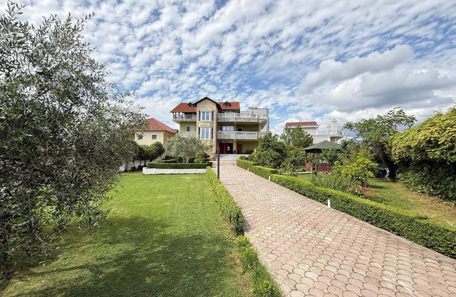 Charming 2-bedroom apartment in a single Villa, with big garden, BBQ Space