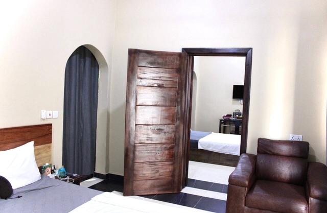 Charming 2-bedroom B&B with WiFi, AC in enchanting Accra.