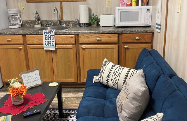 Charming 2-bedroom cabin in McCarr, KynPet friendly! Lots of lighted parking!