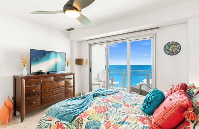 Charming 2-bedroom corner deluxe condo in Cupecoy with ocean and sunset view