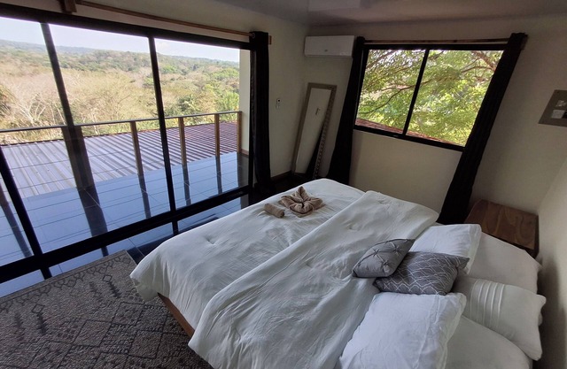 Charming 2-bedroom house in delightful Manzanillo with AC